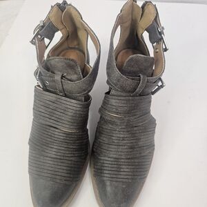 QUPID GRAY FAUX SUEDE STRAPPY BACK ZIP BLOCK HEELED ANKLE BOOTS SZ 7.5 WITCHCORE